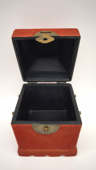 89012 Scatola cinese portagioie in lacca rossa