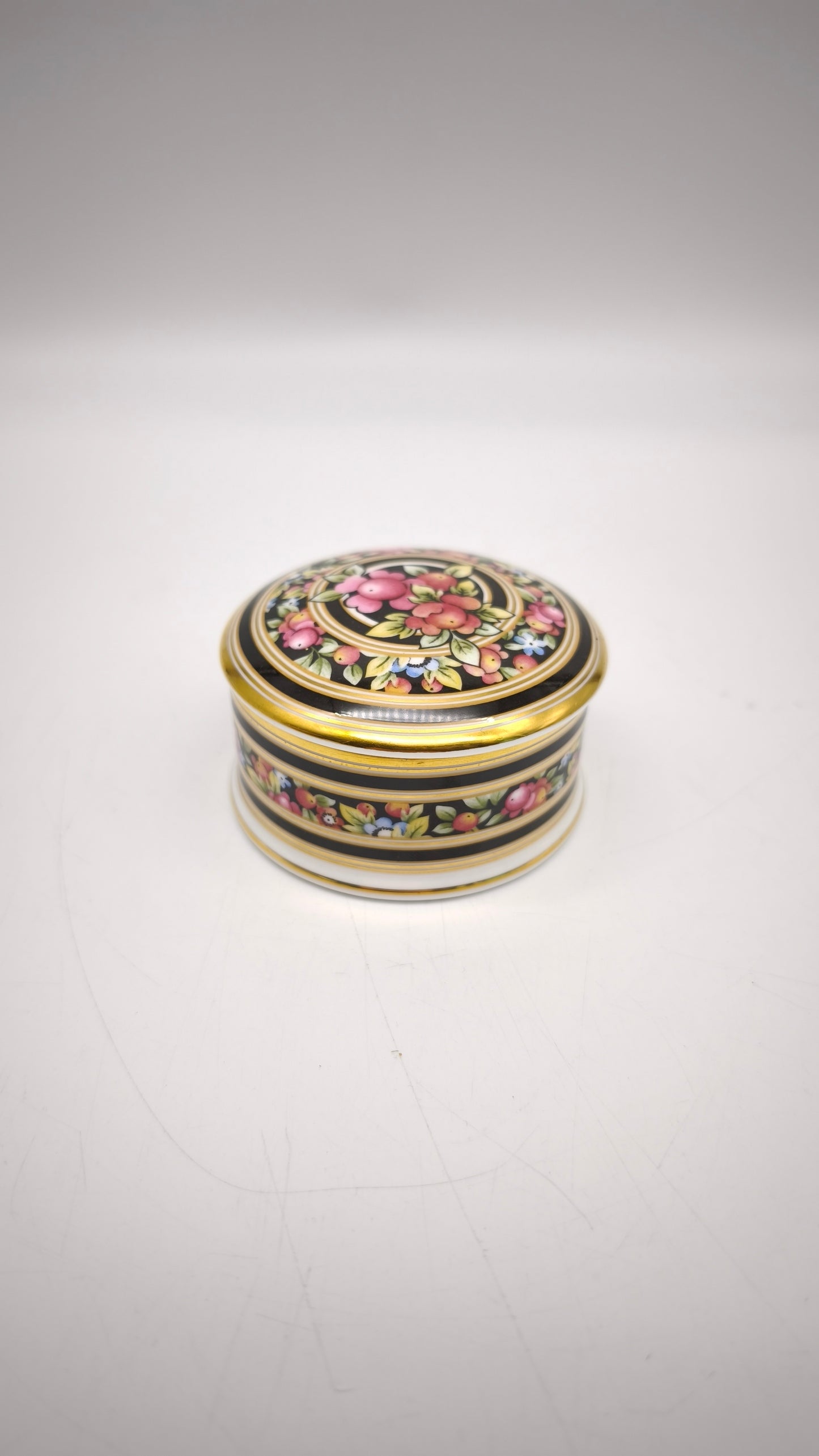 88945 Scatolina in ceramica Wedgwood Clio