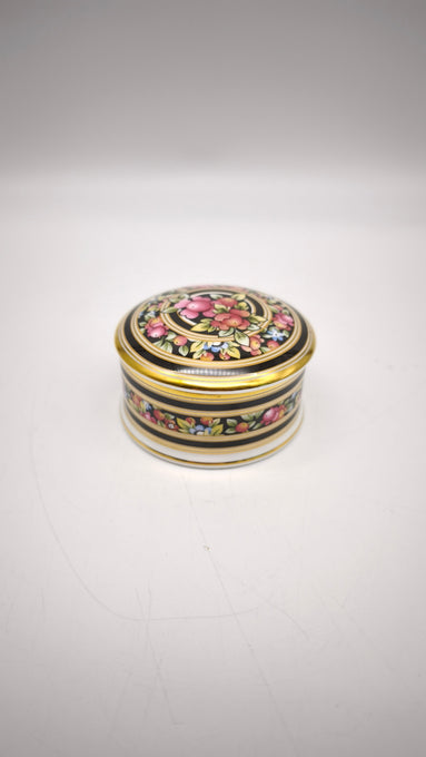 88945 Scatolina in ceramica Wedgwood Clio