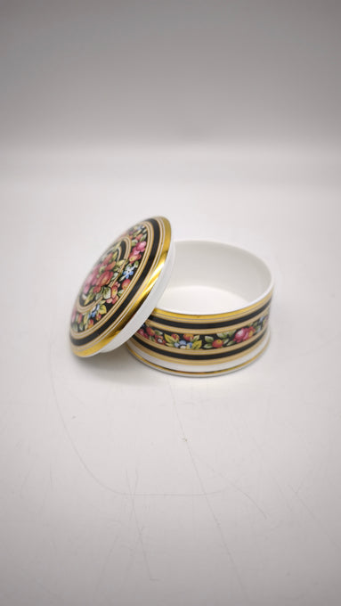 88945 Scatolina in ceramica Wedgwood Clio