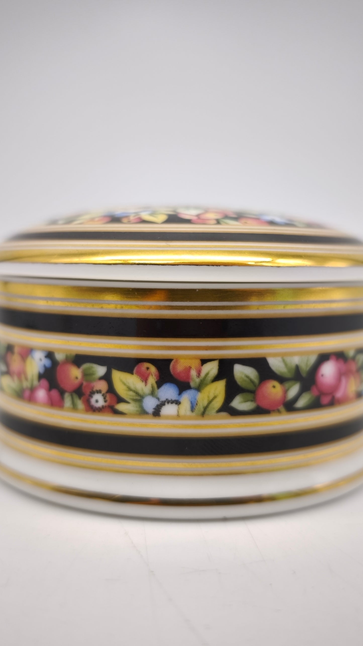 88945 Scatolina in ceramica Wedgwood Clio