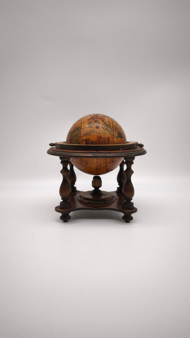 88978 Piccolo mappamondo stile antico con supporto in legno