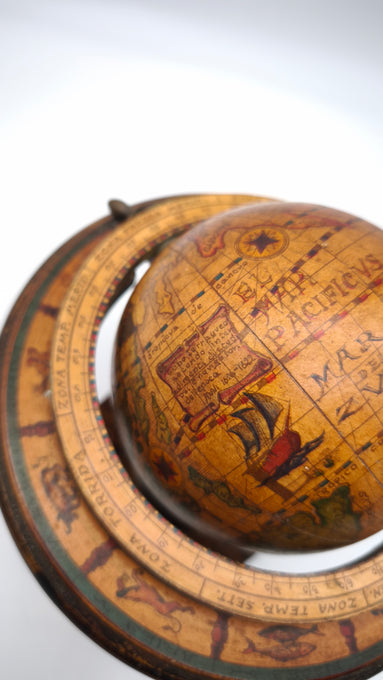 88978 Piccolo mappamondo stile antico con supporto in legno