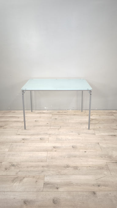 89330 Tavolo con piano in vetro satinato