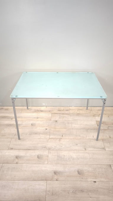 89330 Tavolo con piano in vetro satinato