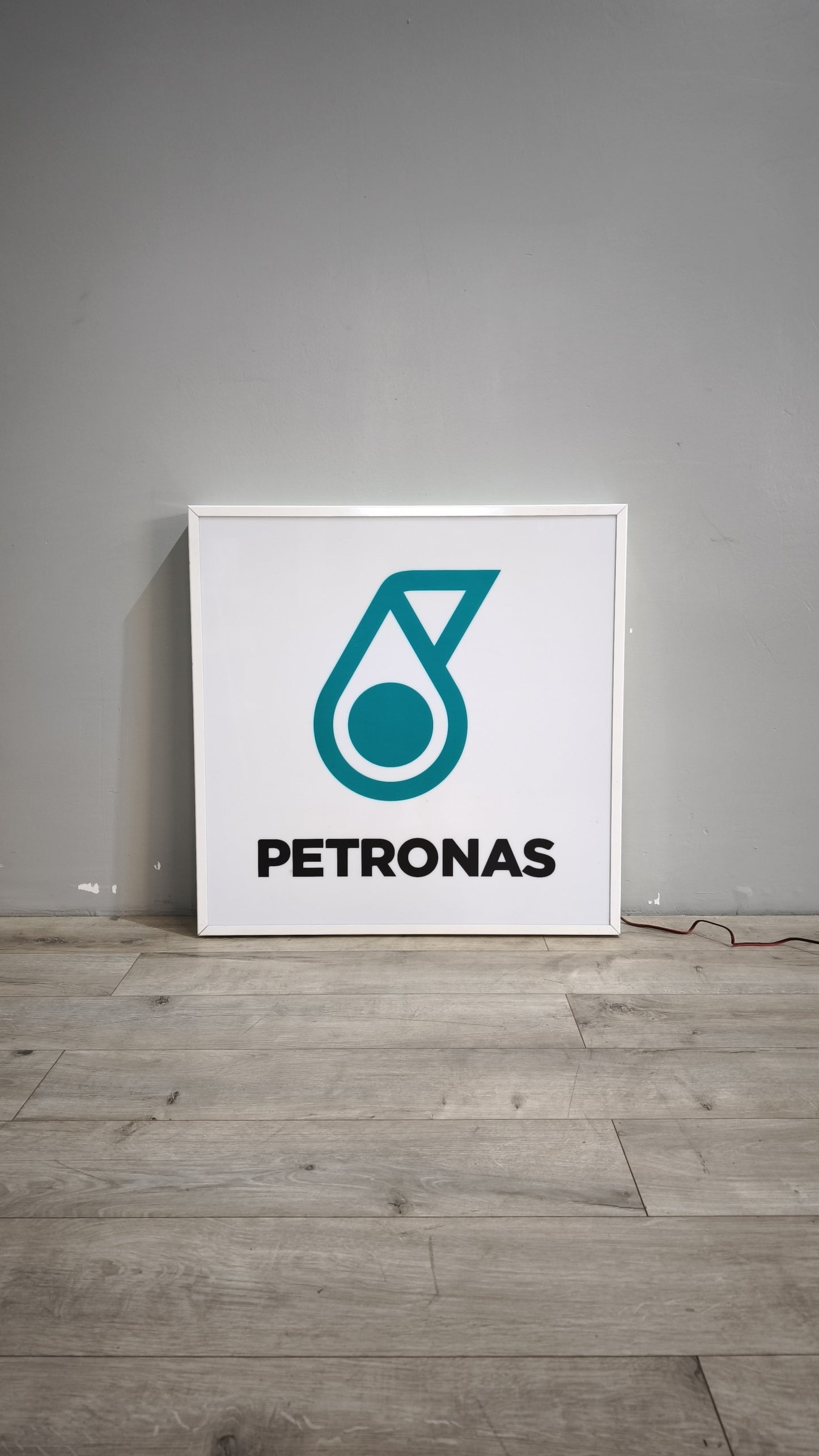 89268 Insegna luminosa Petronas