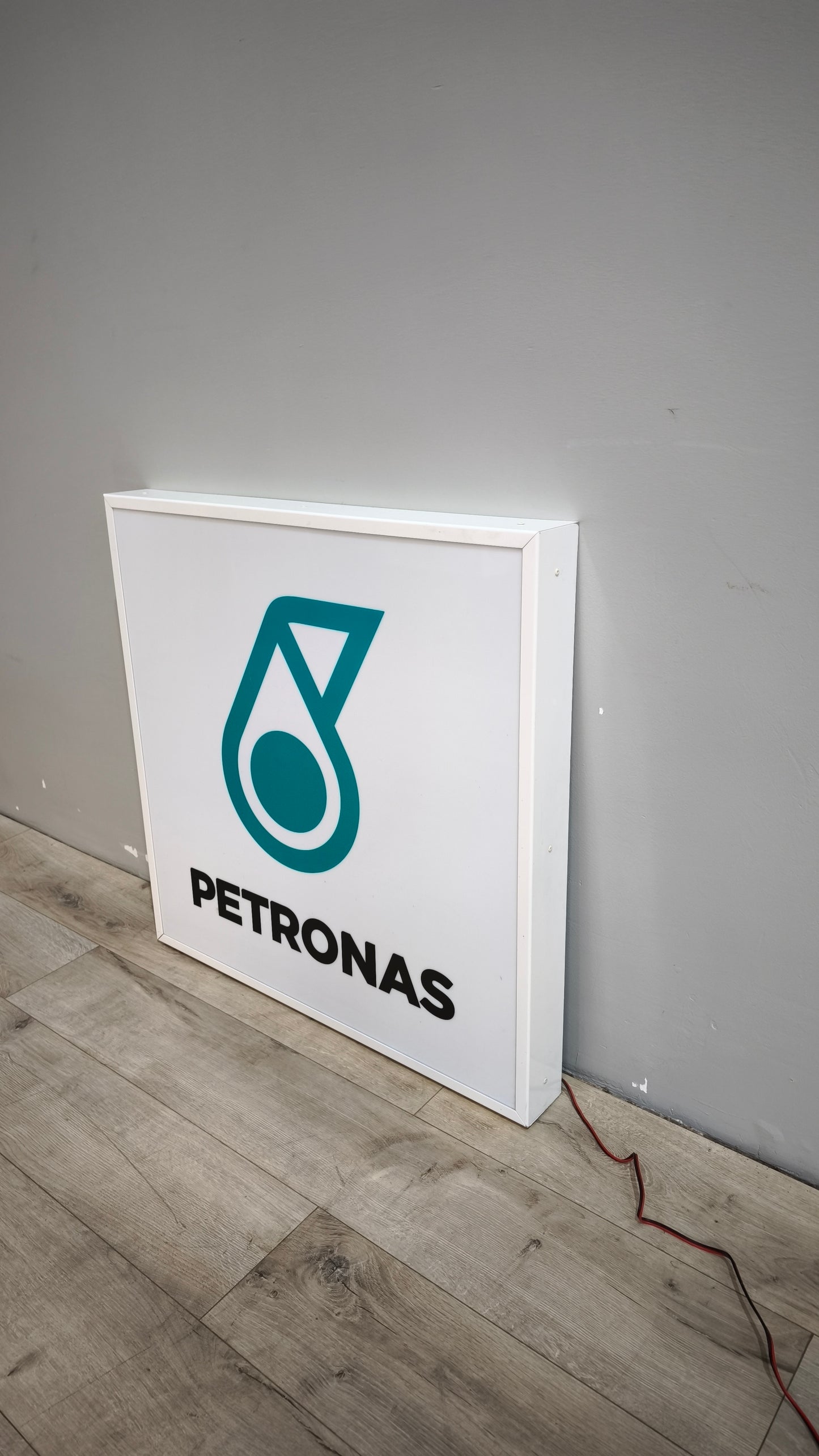 89268 Insegna luminosa Petronas