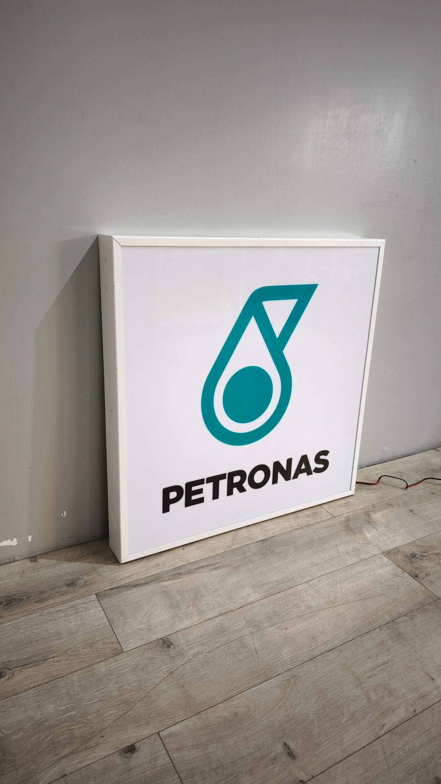 89268 Insegna luminosa Petronas