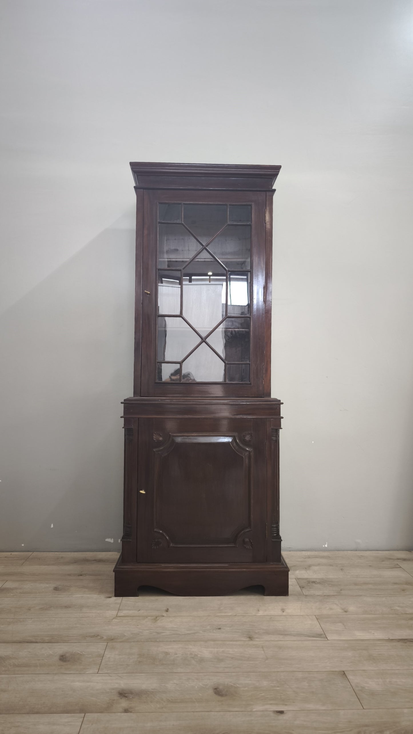 89431 Vetrina in legno un'anta