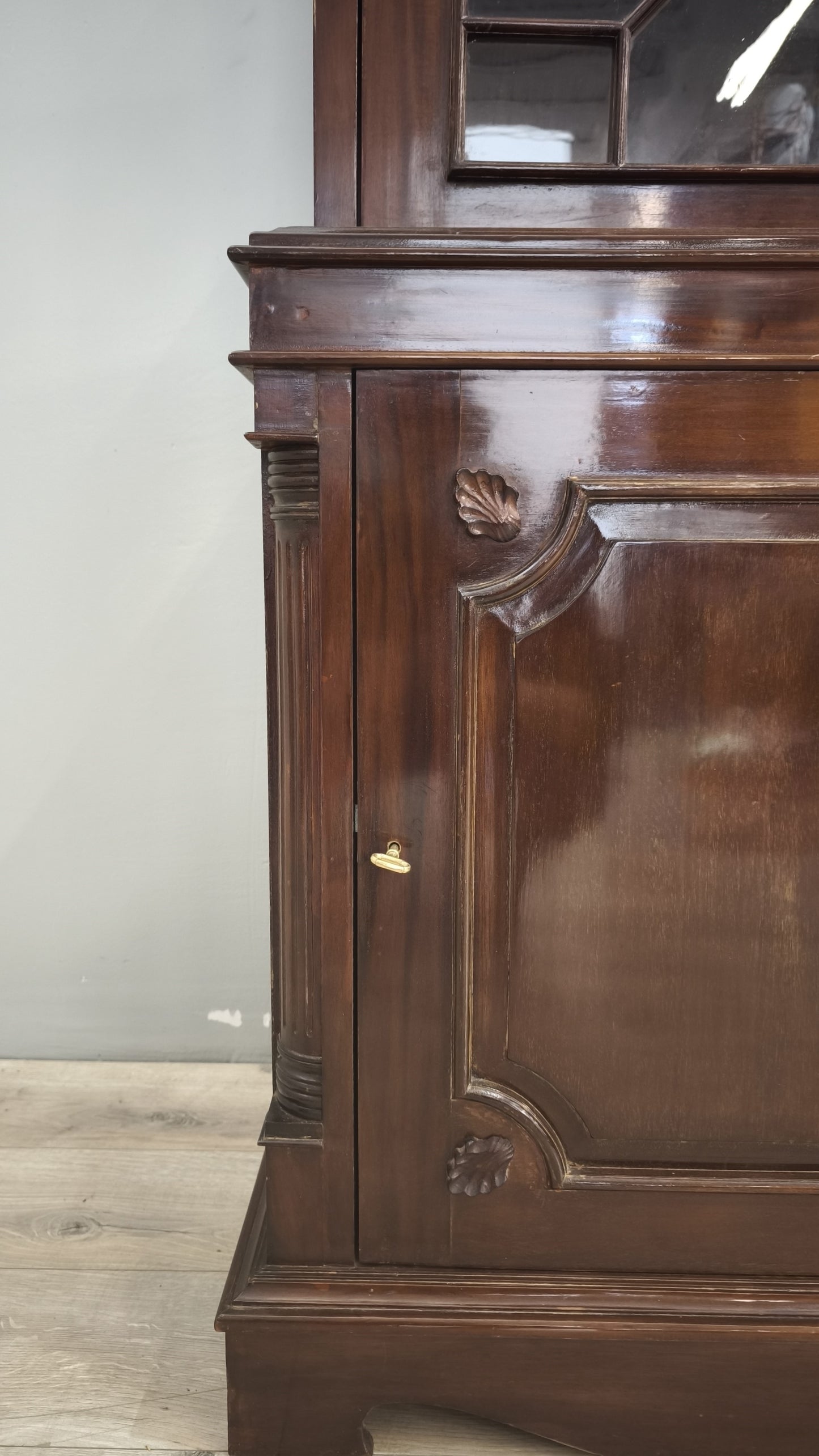 89431 Vetrina in legno un'anta