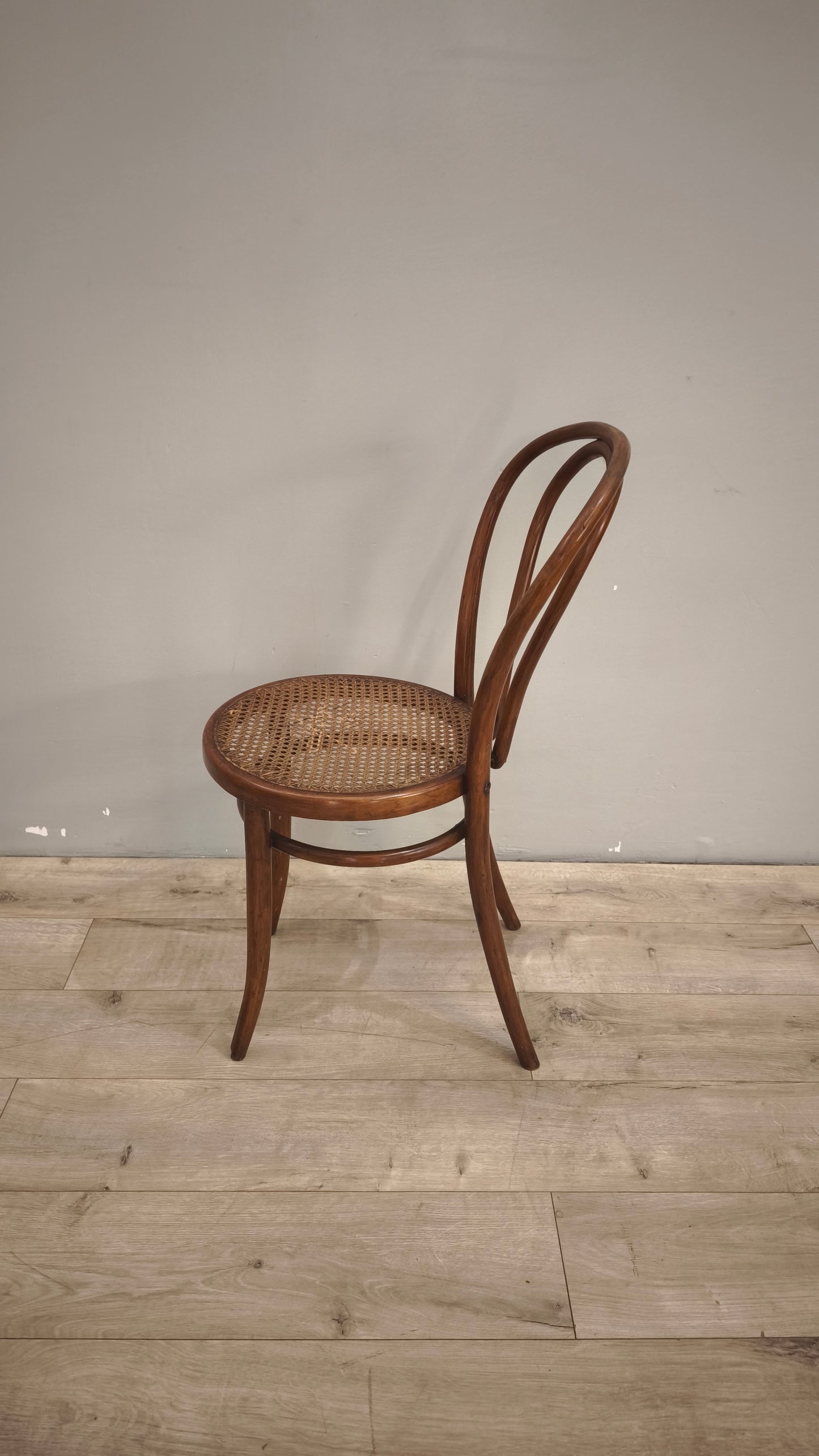 89432 Sedia in legno e paglia di Vienna tipo Thonet (Fiume)