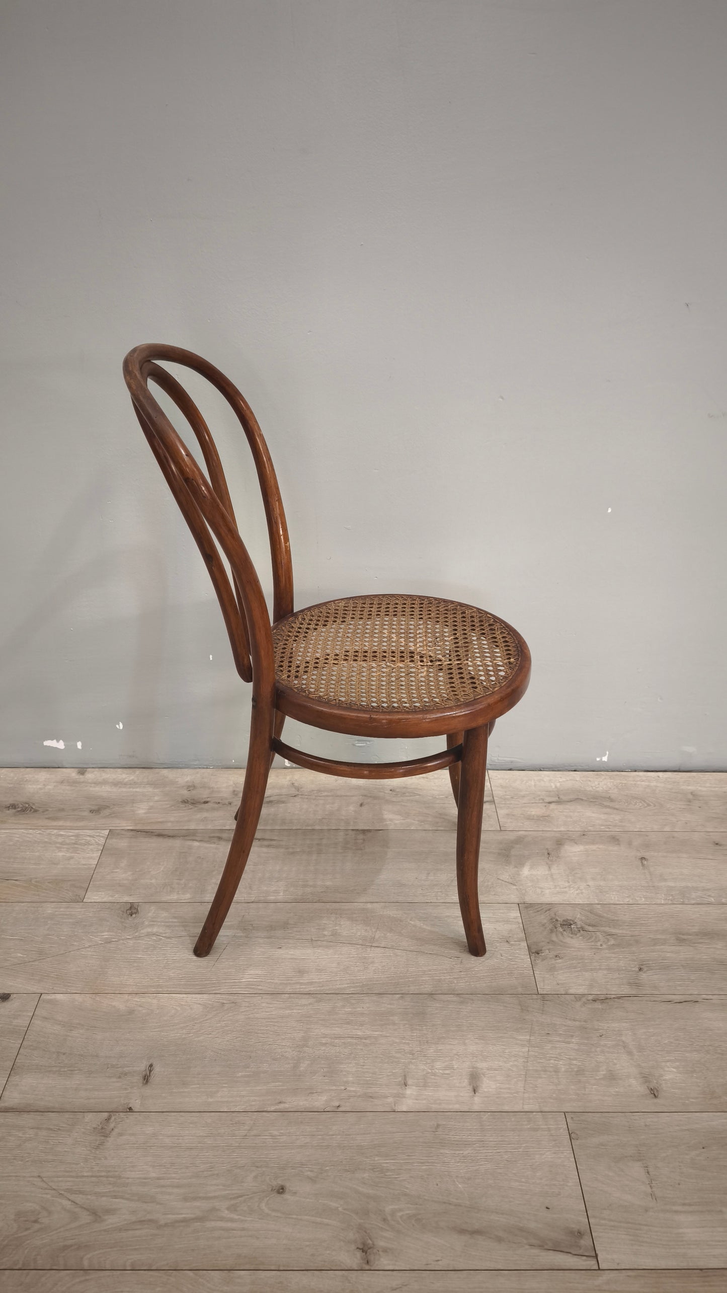 89432 Sedia in legno e paglia di Vienna tipo Thonet (Fiume)