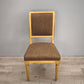89392 Sedia con struttura in legno dorato e stoffa marrone