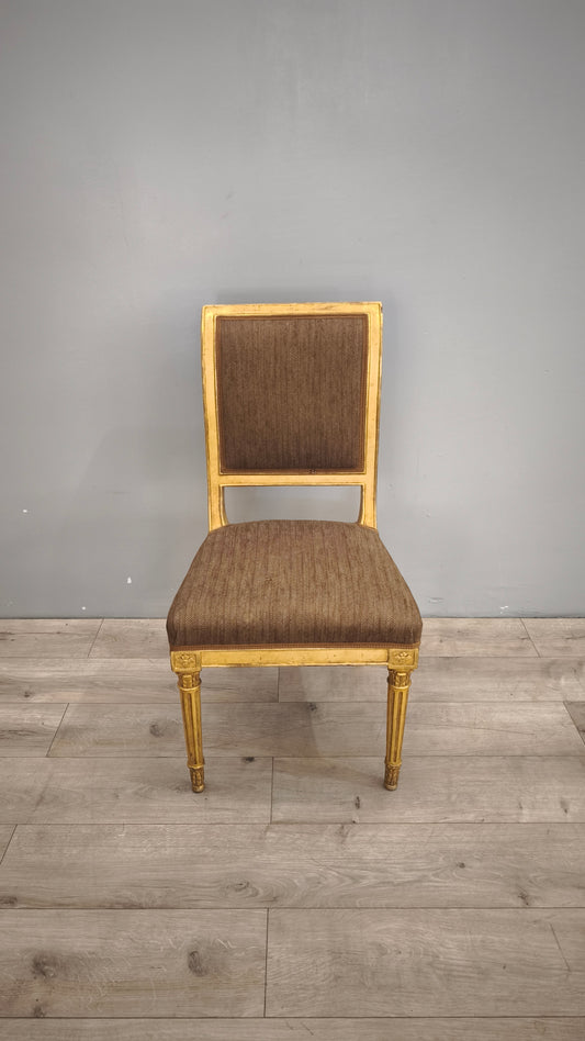 89392 Sedia con struttura in legno dorato e stoffa marrone