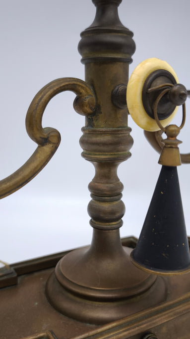 89470 Lampada da tavolo Bouillotte in ottone