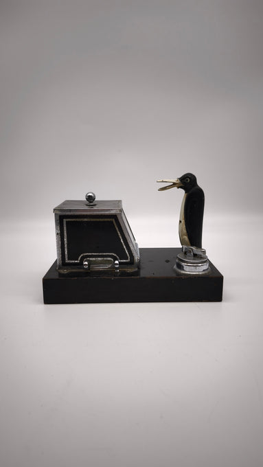 89495 Porta sigarette Ronson con pinguino, prima metà del '900