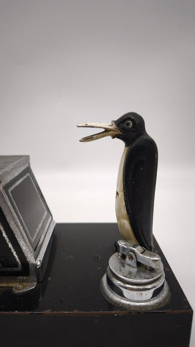 89495 Porta sigarette Ronson con pinguino, prima metà del '900