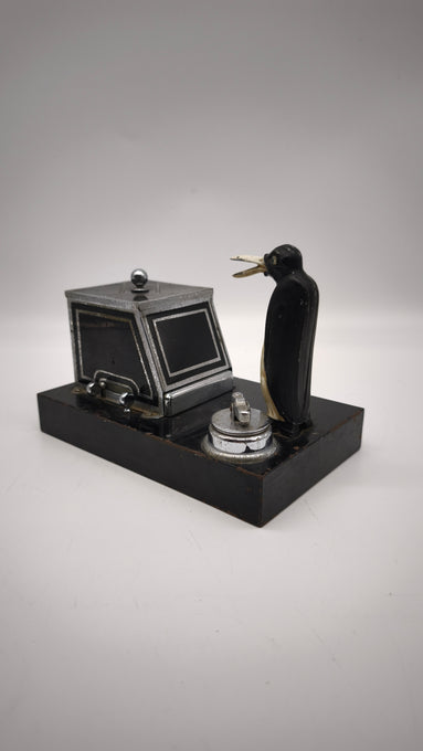 89495 Porta sigarette Ronson con pinguino, prima metà del '900