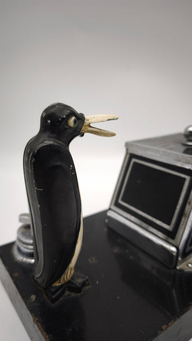 89495 Porta sigarette Ronson con pinguino, prima metà del '900