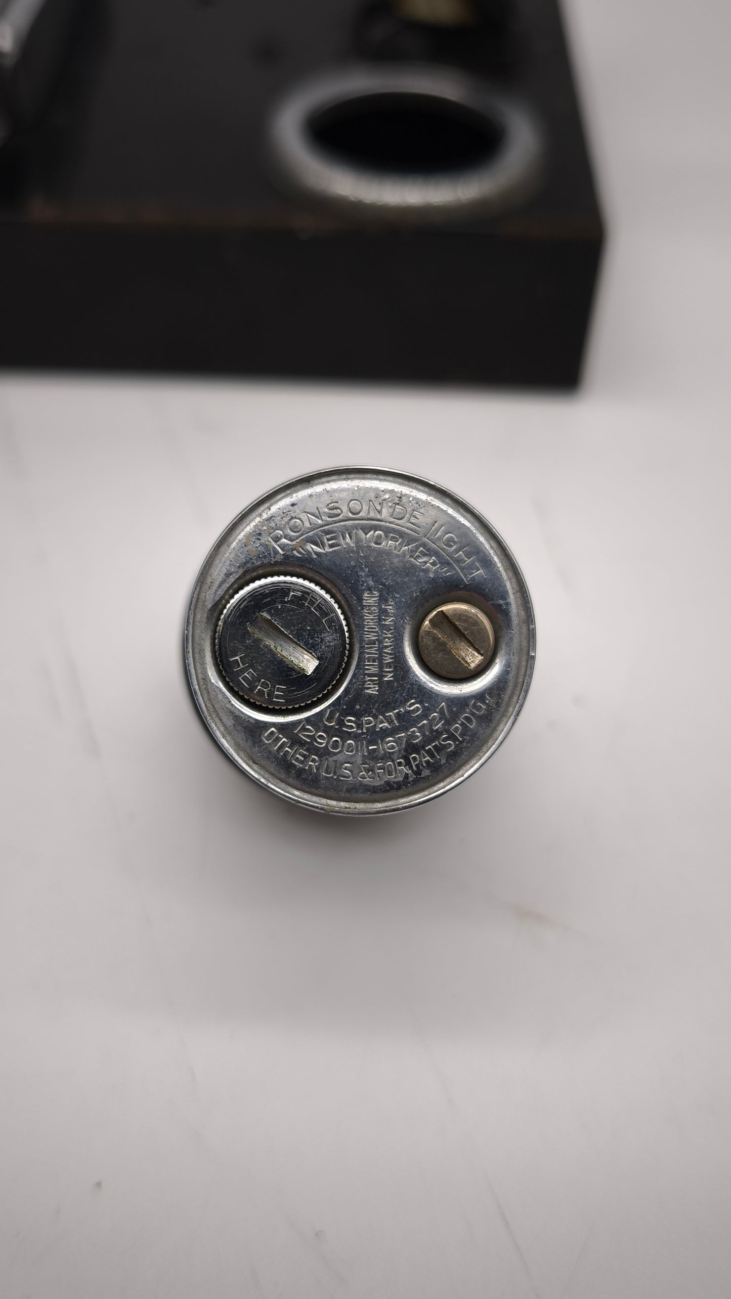 89495 Scatola dispenser Pik-a-Cig Penguin Lighter, Ronson, prima metà del '900