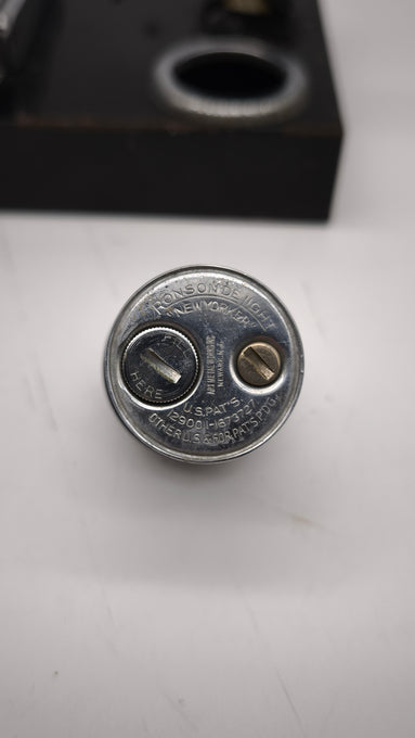 89495 Porta sigarette Ronson con pinguino, prima metà del '900