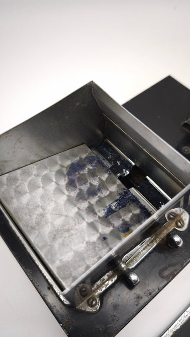 89495 Porta sigarette Ronson con pinguino, prima metà del '900