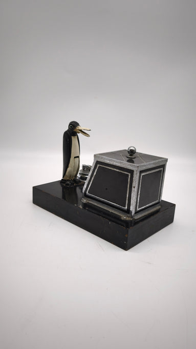 89495 Porta sigarette Ronson con pinguino, prima metà del '900