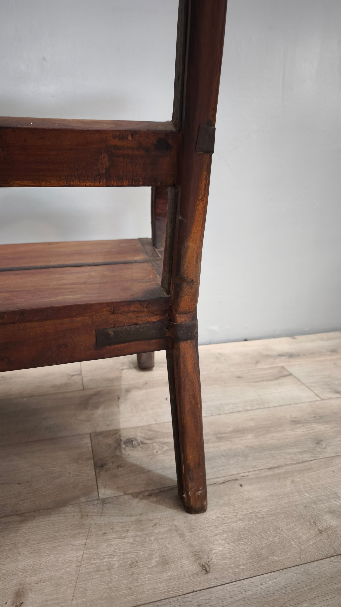 89519 Panchina etnica in legno massello con inserti in metallo lavorato