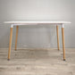 89580 Tavolo rettangolare con piano bianco e gambe in legno