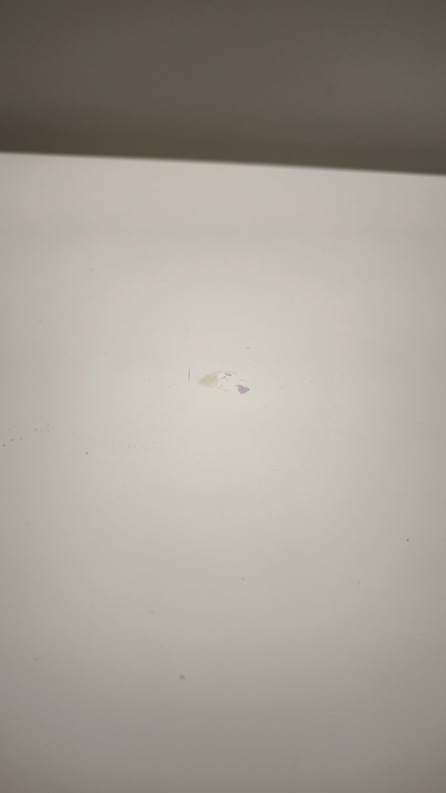 89580 Tavolo rettangolare con piano bianco e gambe in legno