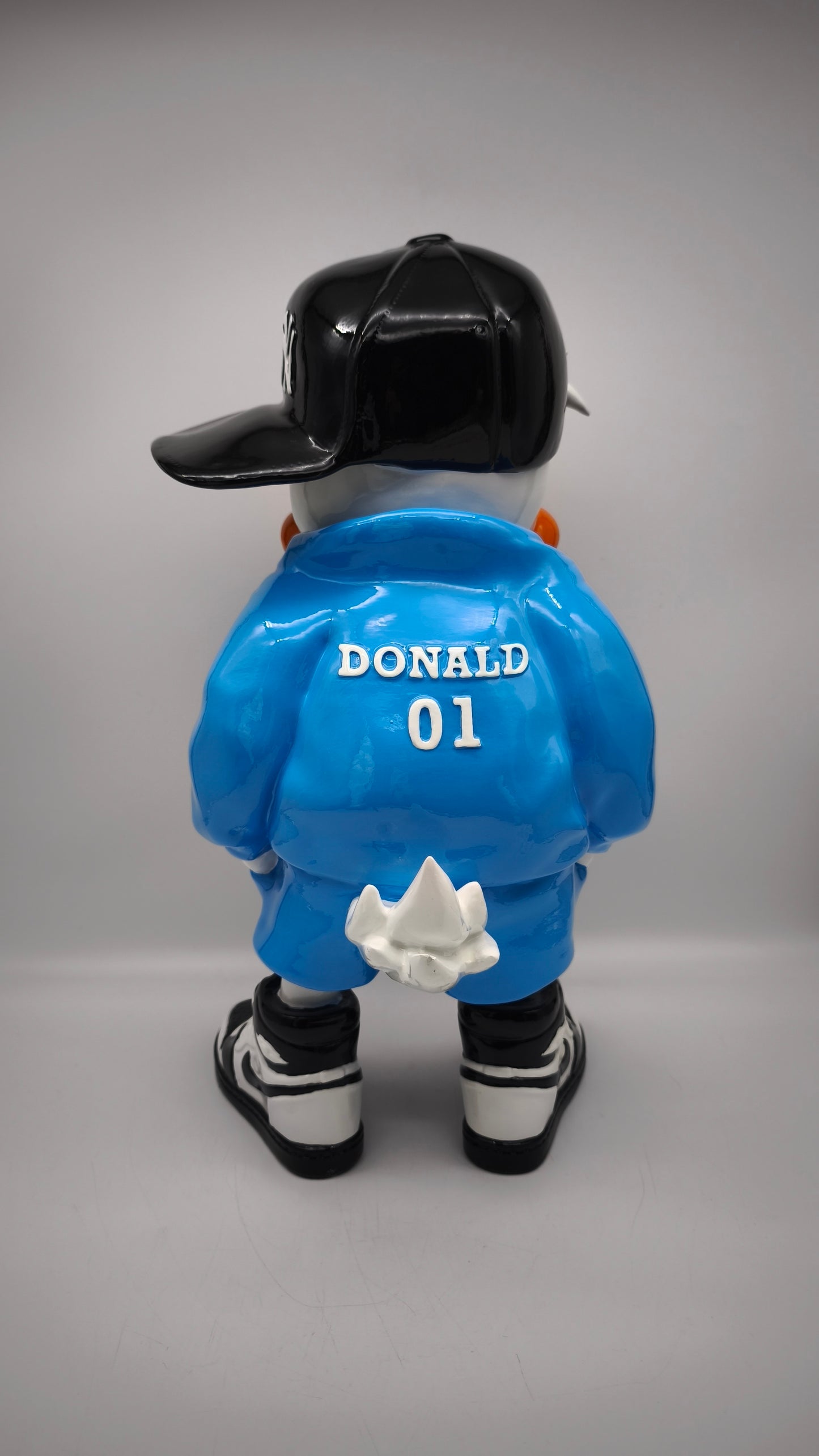 89603 Statua in resina Paperino streetwear