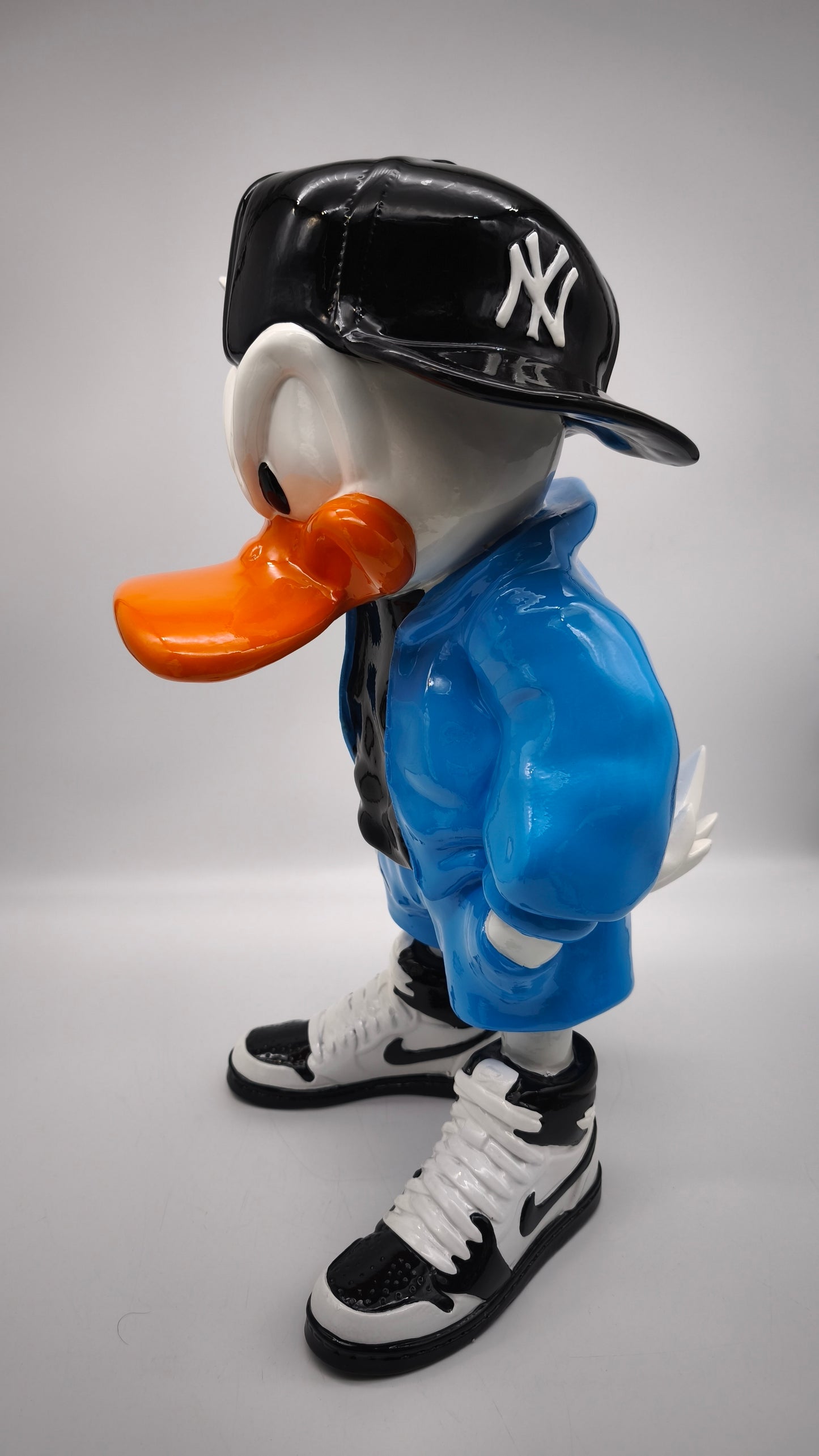 89603 Statua in resina Paperino streetwear