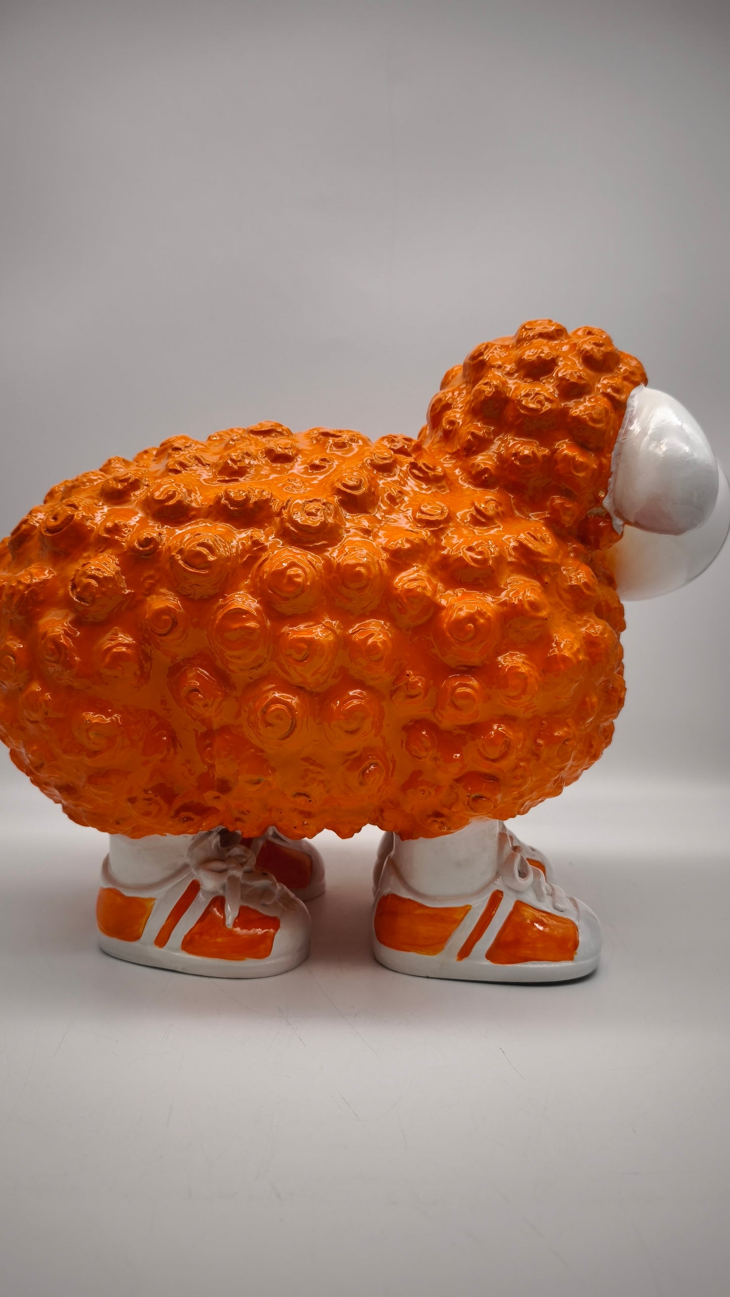 89621 Statua in resina pecora arancione
