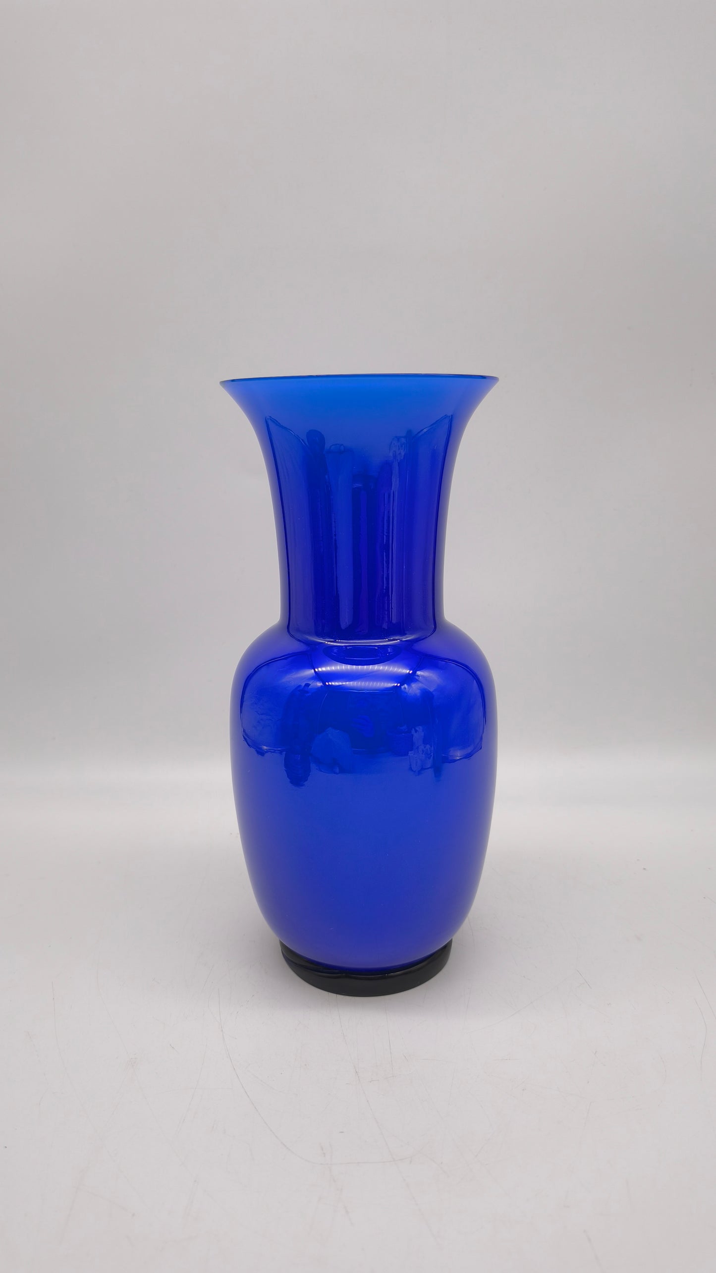 89588 Vaso Opalino in vetro di Murano blu mare e lattimo firmato Venini 2000