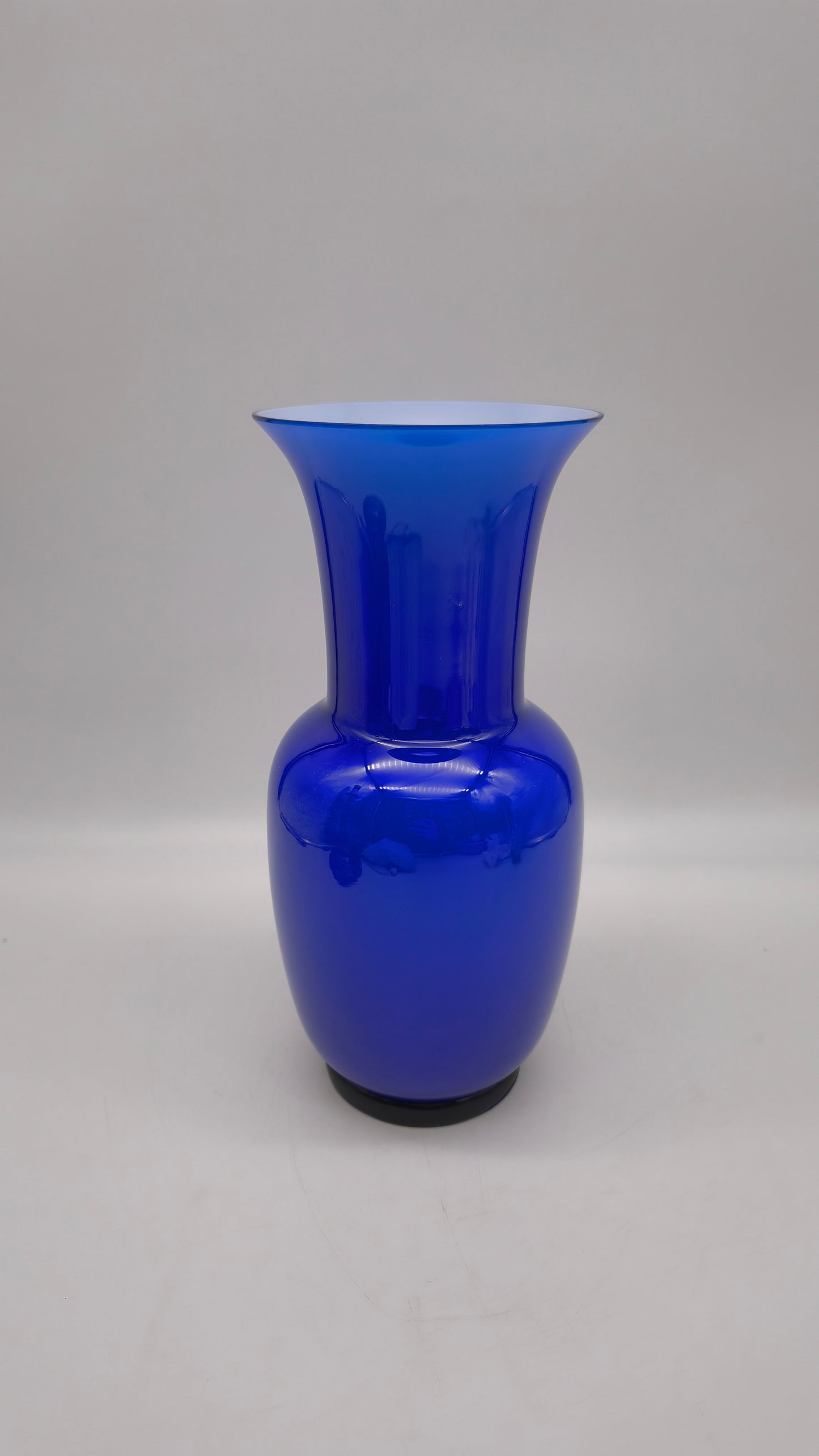 89588 Vaso Opalino in vetro di Murano blu mare e lattimo firmato Venini 2000