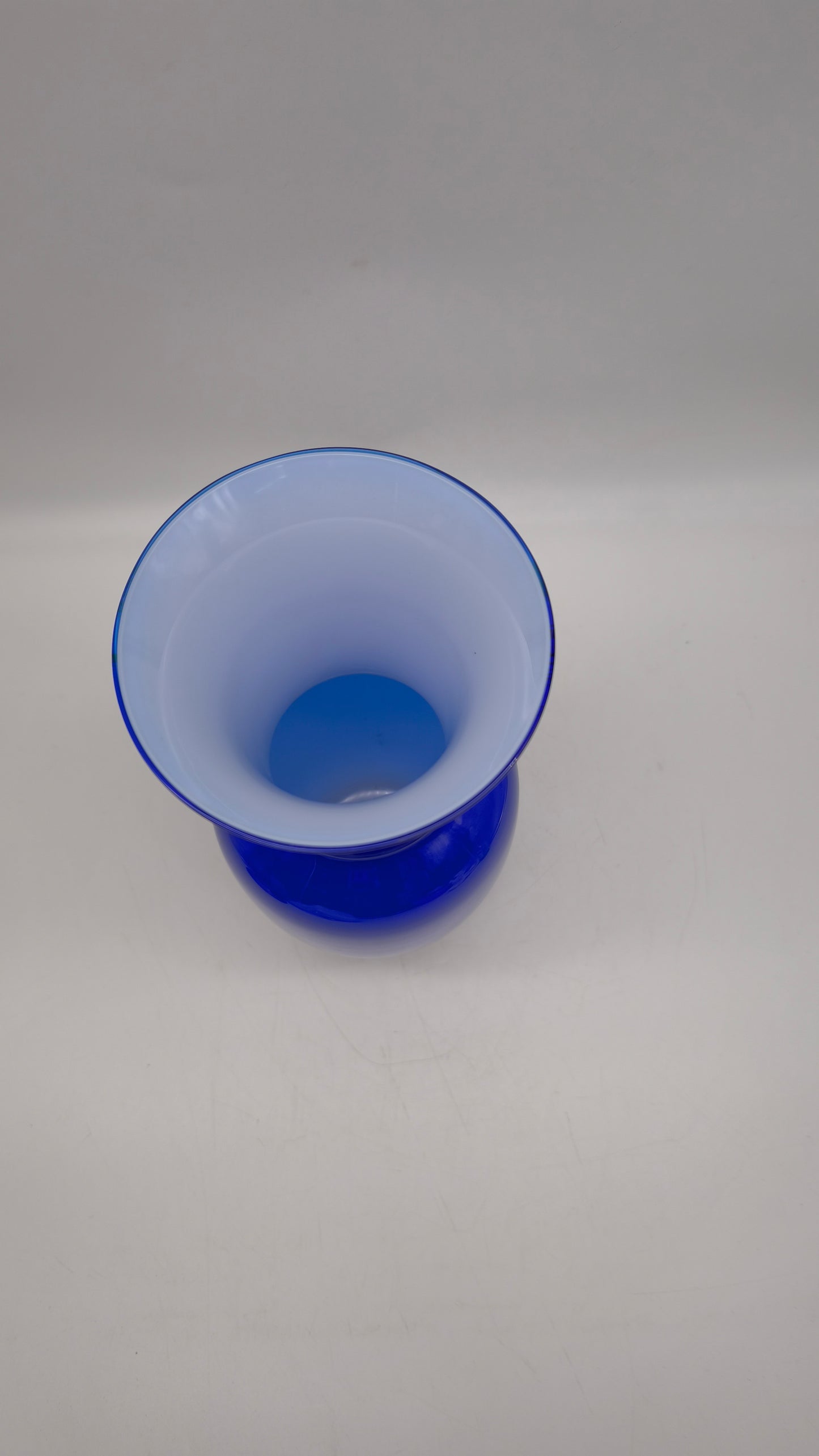 89588 Vaso Opalino in vetro di Murano blu mare e lattimo firmato Venini 2000