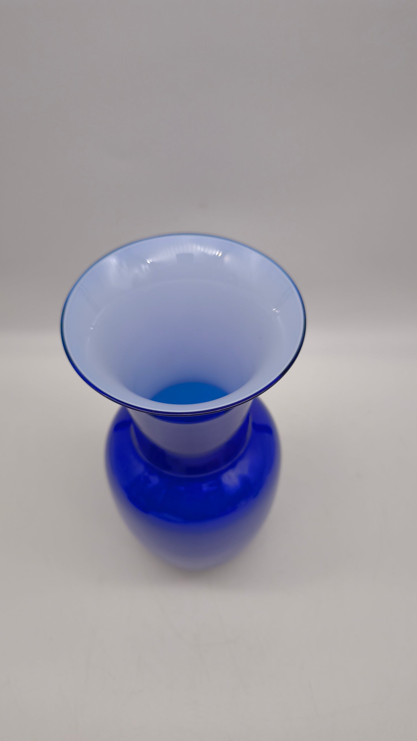 89588 Vaso Opalino in vetro di Murano blu mare e lattimo firmato Venini 2000
