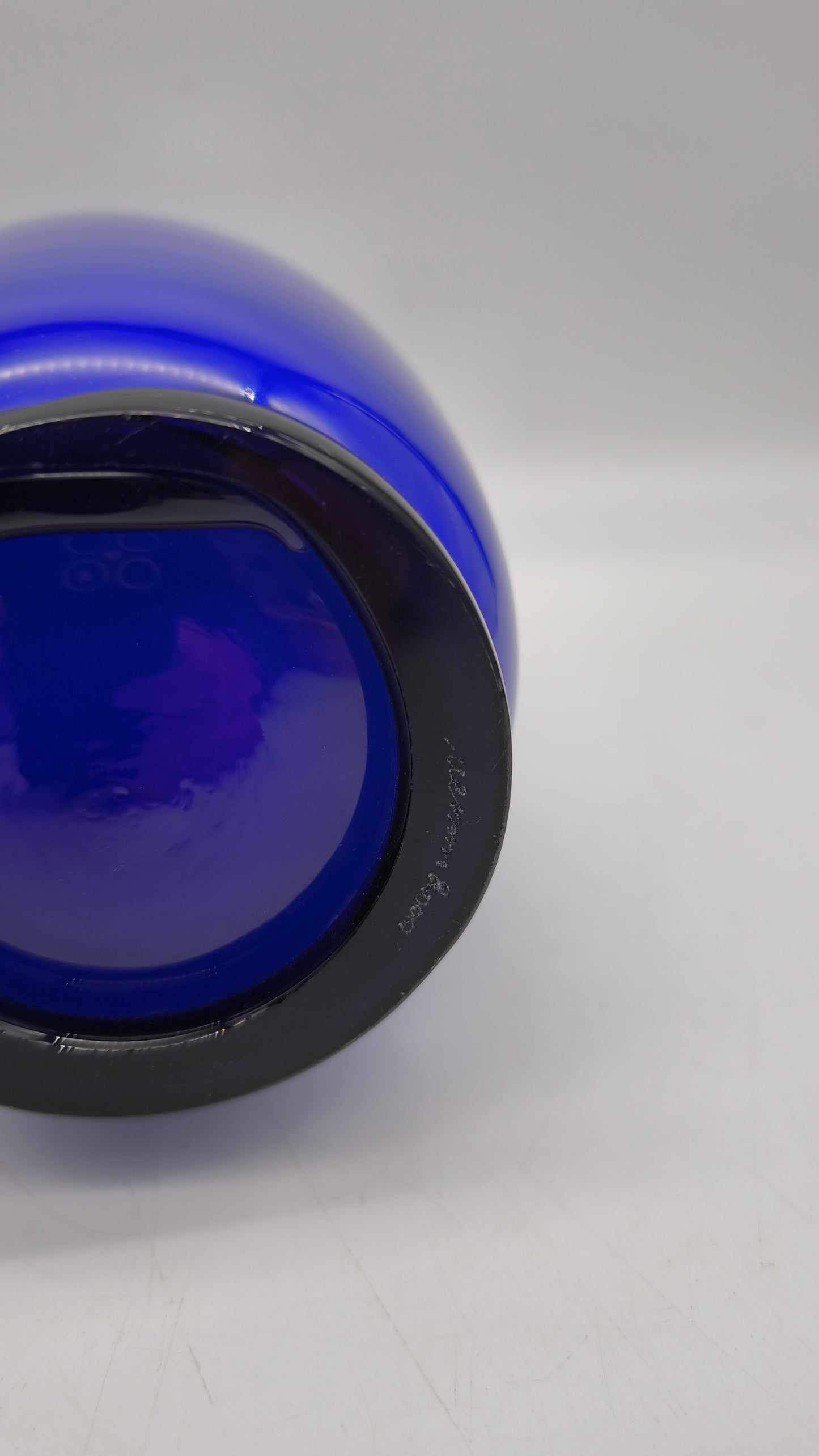 89588 Vaso Opalino in vetro di Murano blu mare e lattimo firmato Venini 2000