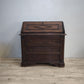 89666 Secretaire in legno massello con piano a ribalta