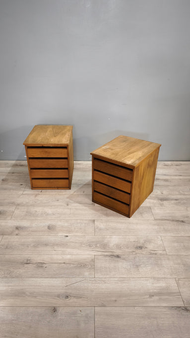 89689 Piccola cassettiera in legno