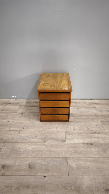 89689 Piccola cassettiera in legno