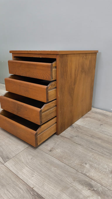 89689 Piccola cassettiera in legno