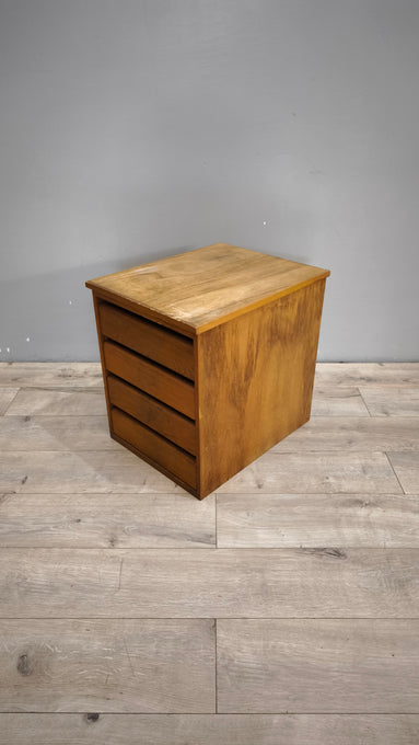 89689 Piccola cassettiera in legno