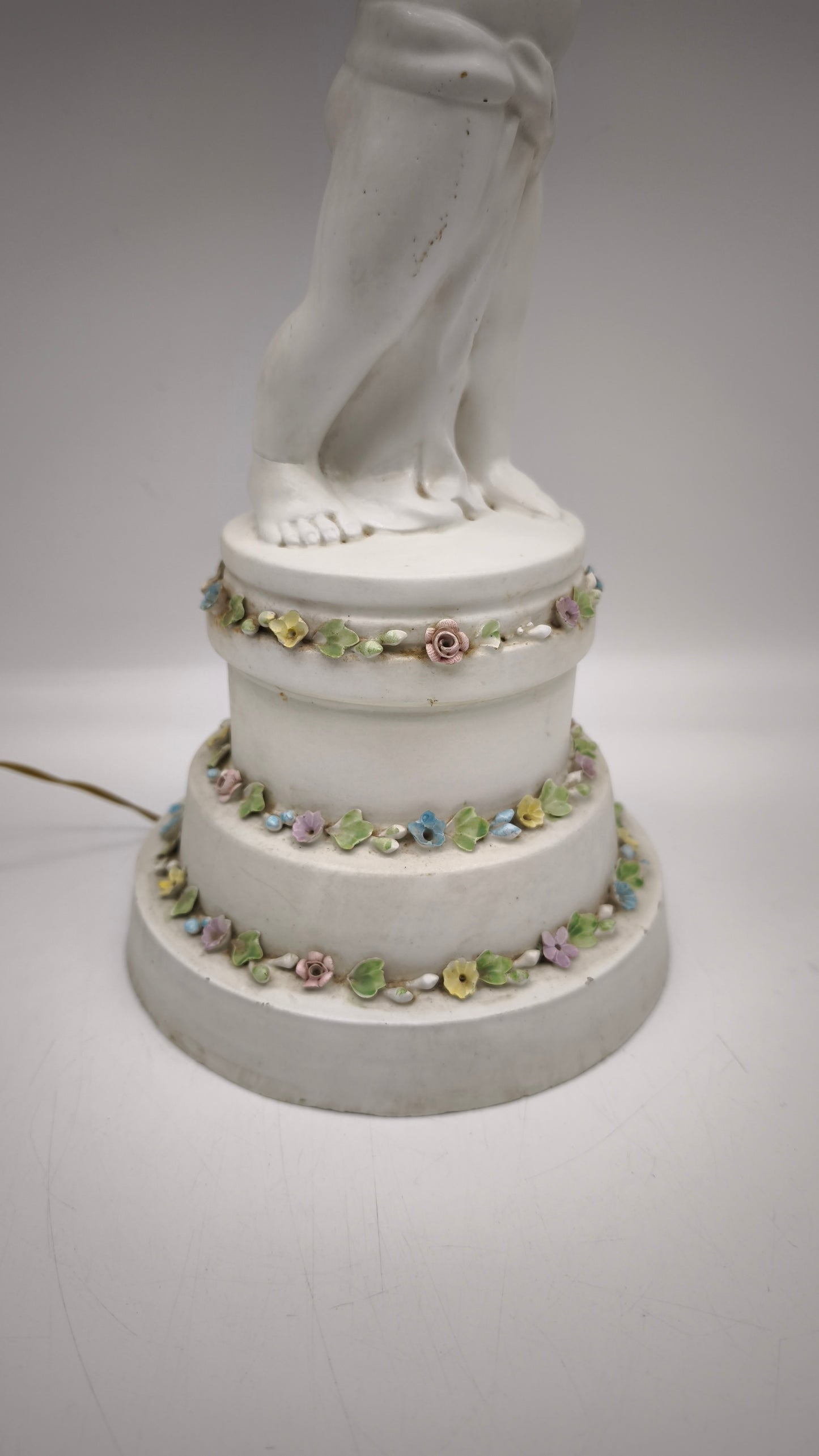 89677 Lampada in ceramica di Capodimonte con decoro fiori
