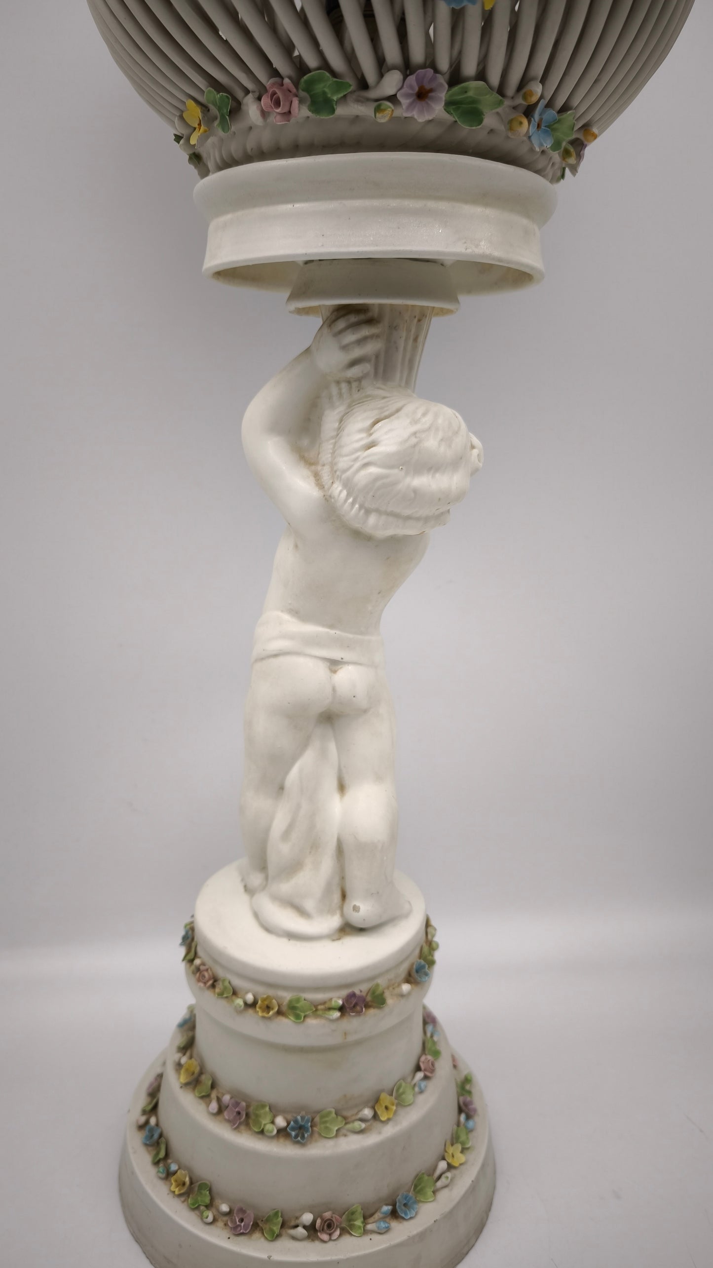 89677 Lampada in ceramica di Capodimonte con decoro fiori
