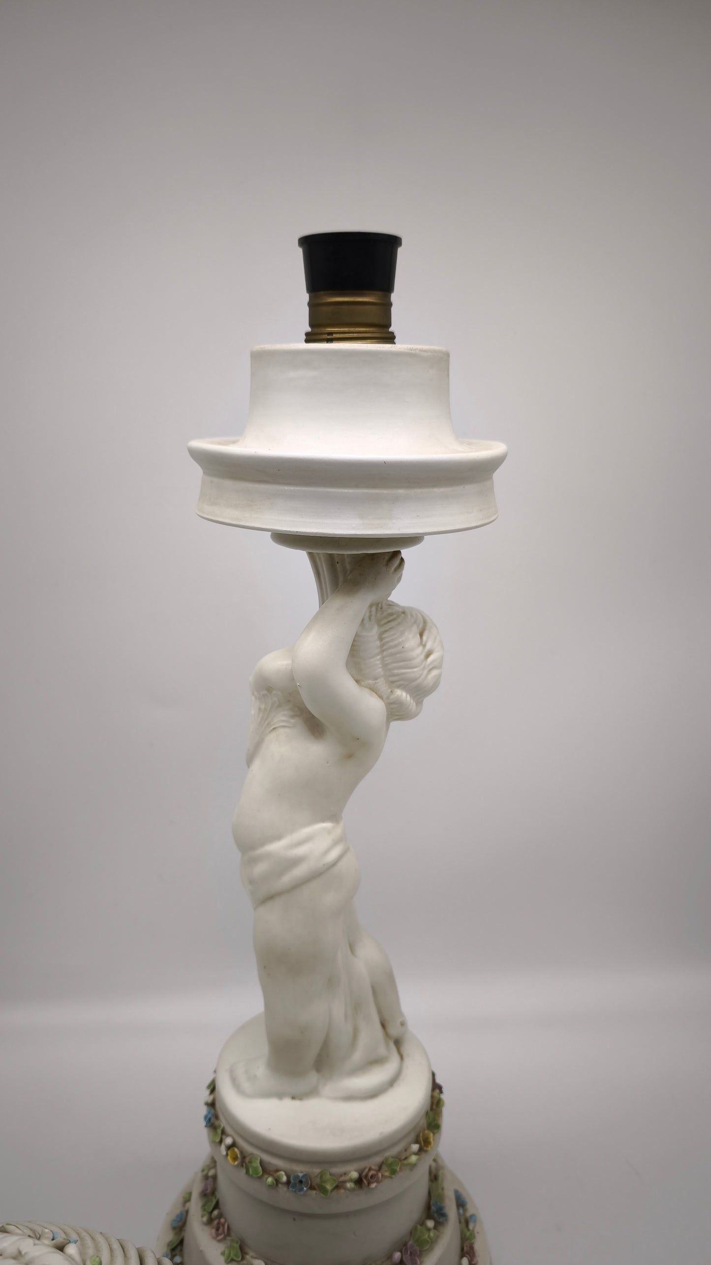 89677 Lampada in ceramica di Capodimonte con decoro fiori