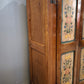 89732 Armadio in legno con ante dipinte