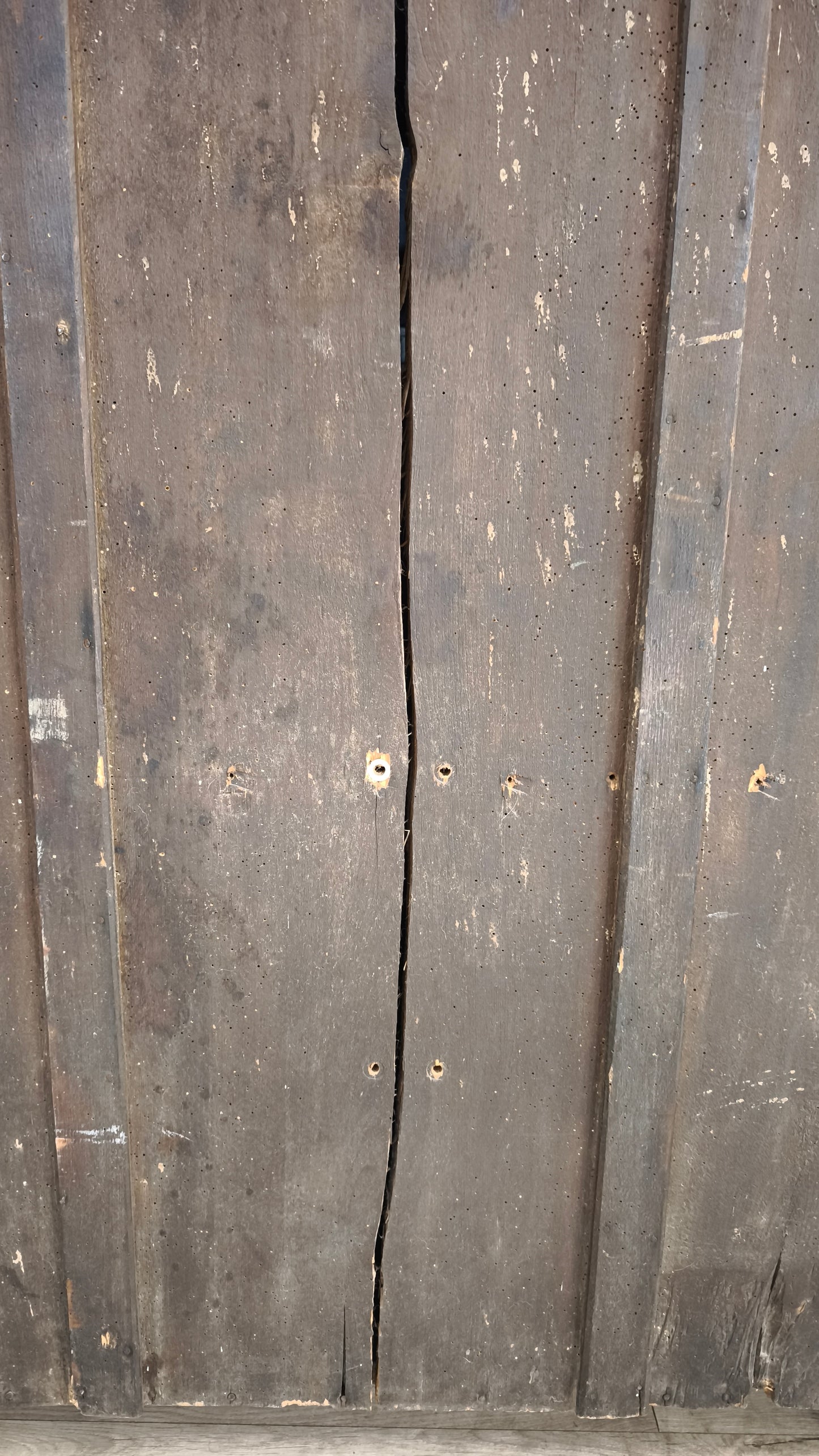 89732 Armadio in legno con ante dipinte