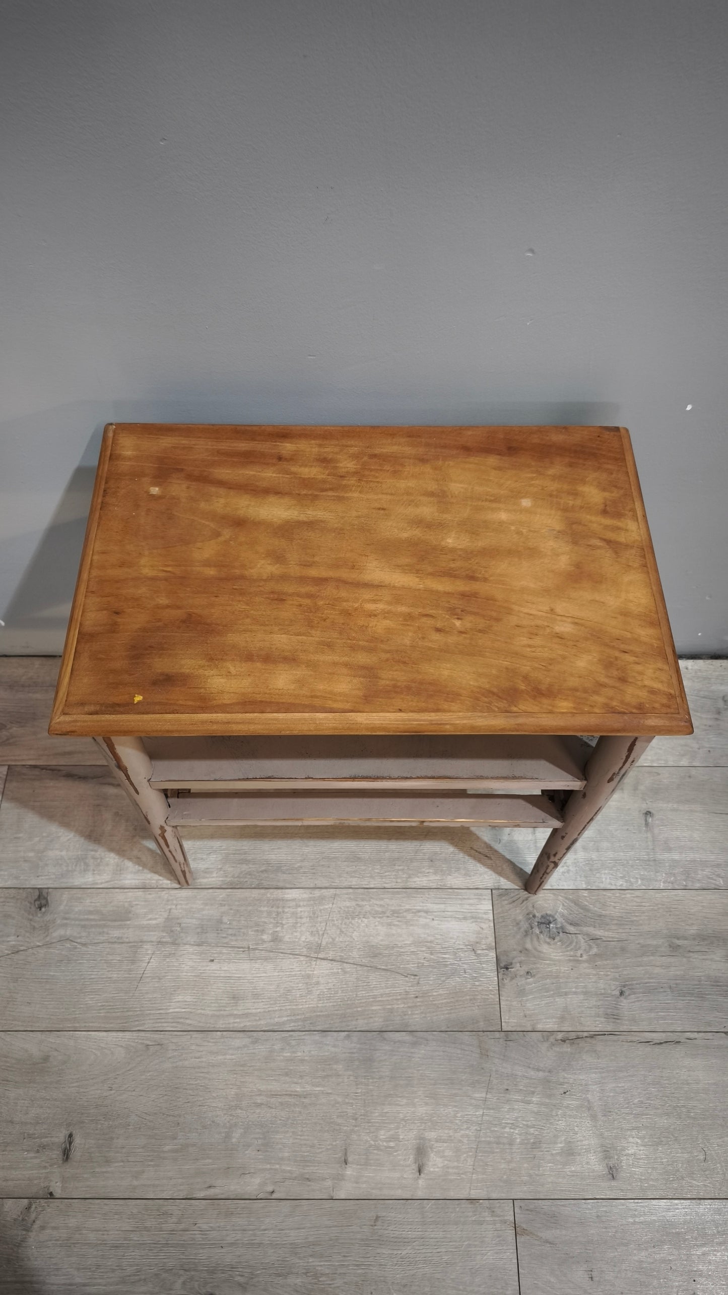 89833 Mobiletto con base grigia e piano in legno