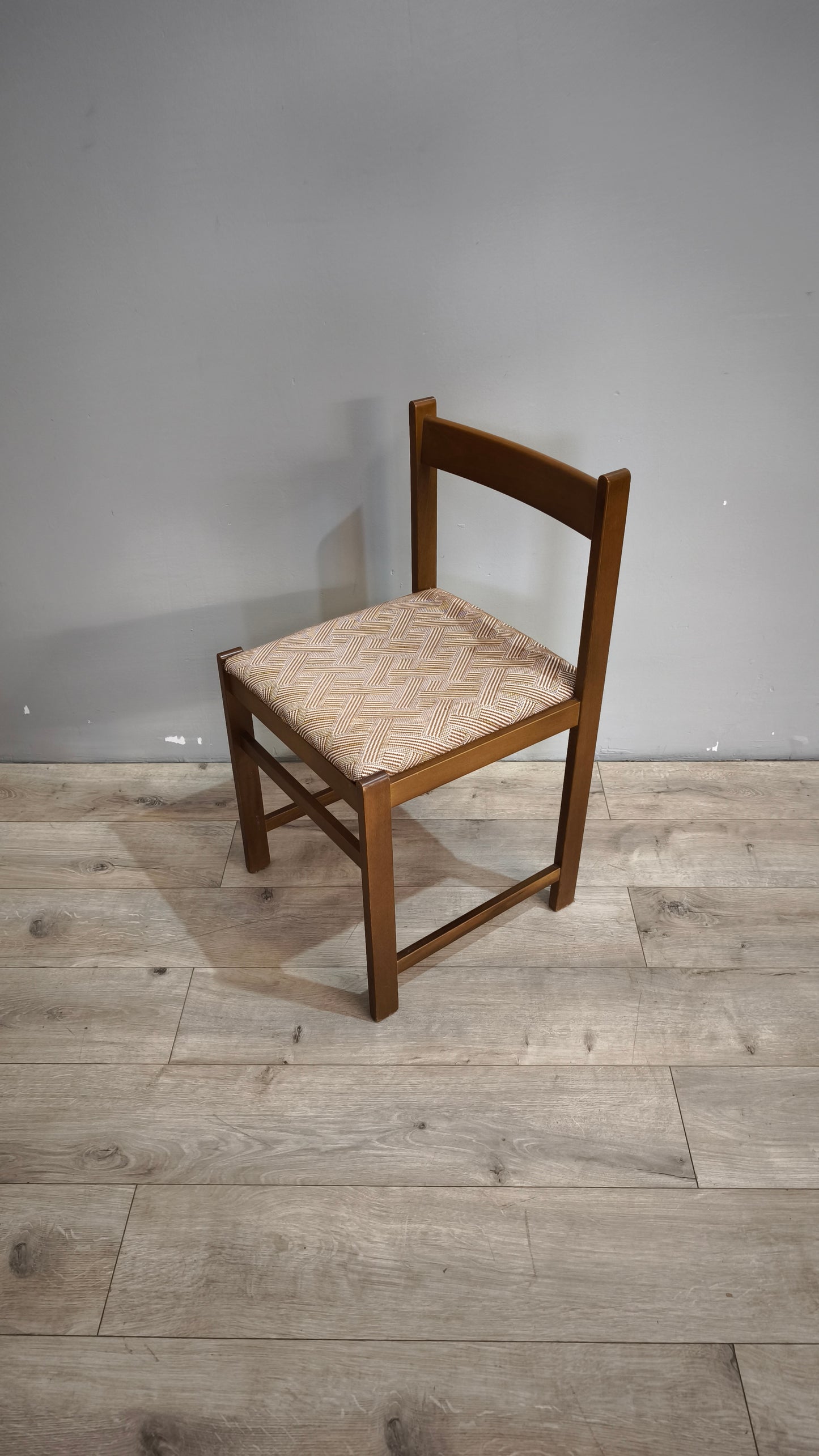 89866 Sedia da sala da pranzo con seduta imbottita e rivestita in tessuto